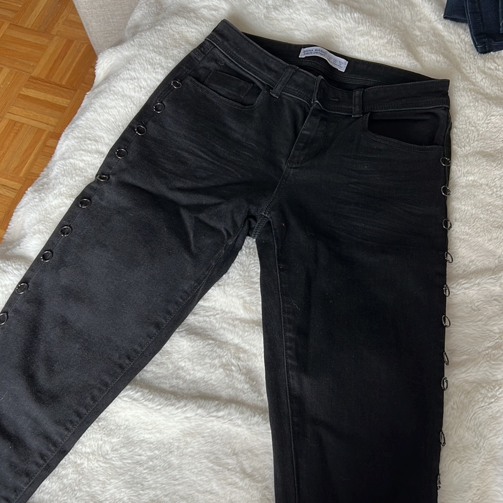 Low rise Zara skinny jeans size 26 with metal details